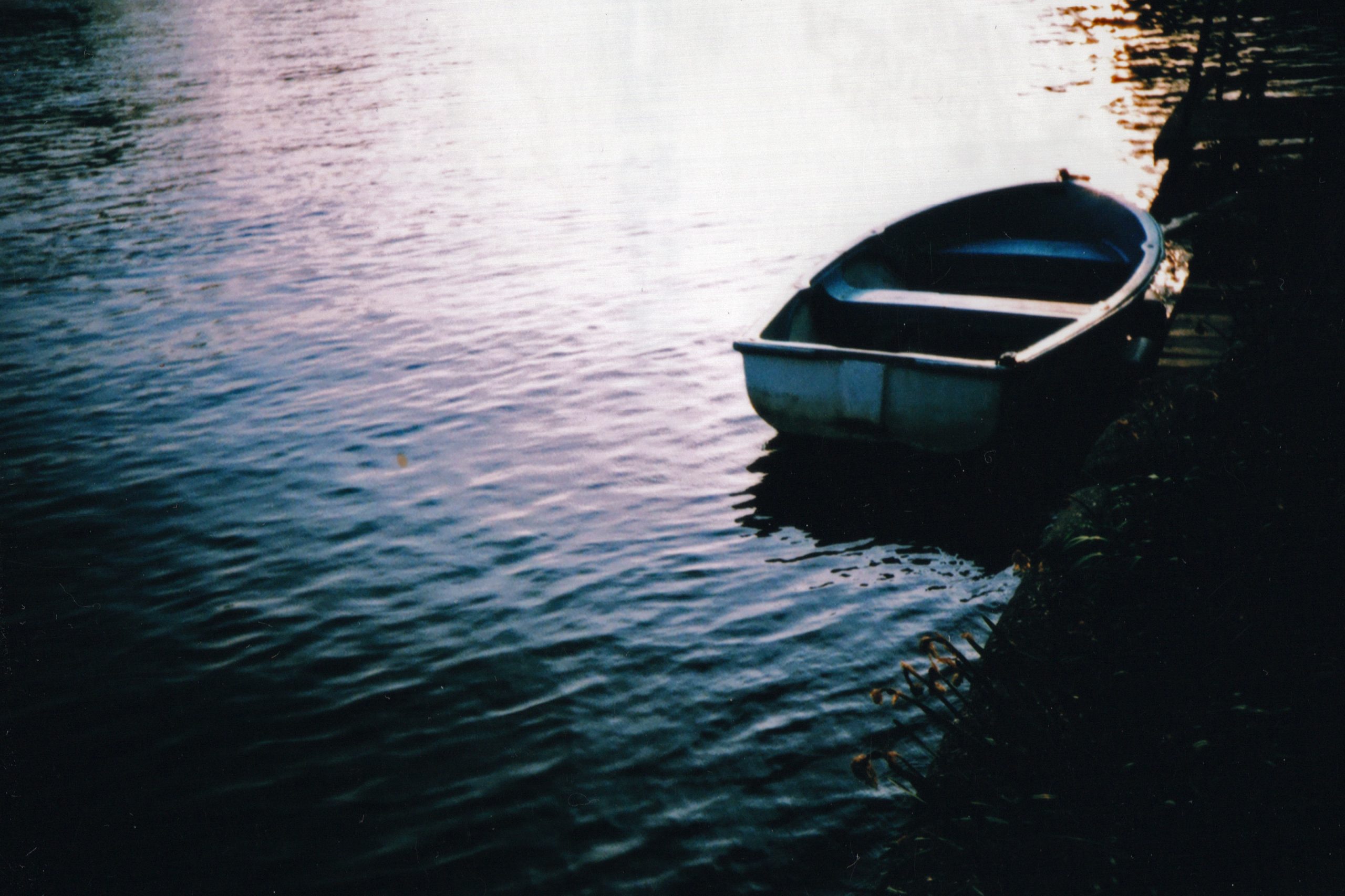 Een roeiboot als metafoor voor rouw.